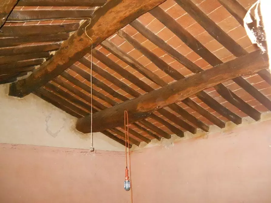 Immagine 17 di Rustico / casale in vendita  a Calci