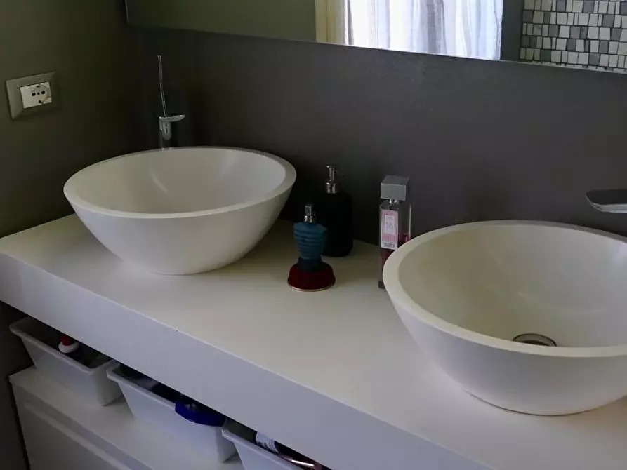 Immagine 33 di Villa in vendita  a Cascina