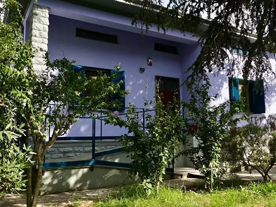 Immagine 6 di Villa in vendita  a Cascina