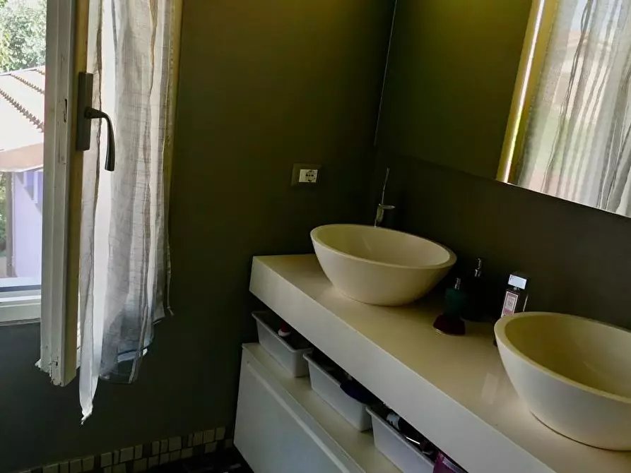 Immagine 32 di Villa in vendita  a Cascina