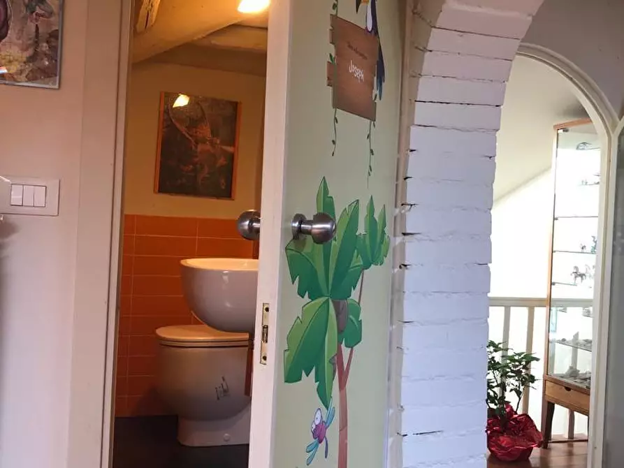 Immagine 38 di Villa in vendita  a Cascina