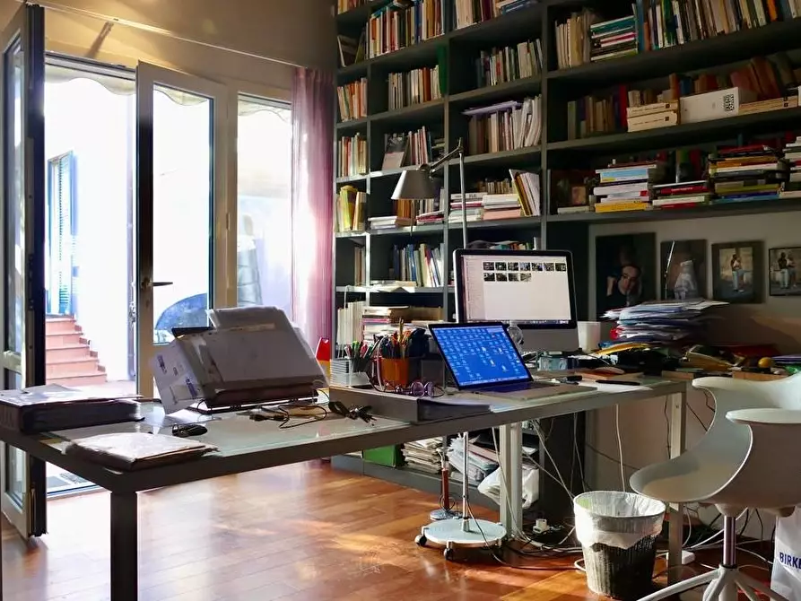 Immagine 19 di Villa in vendita  a Cascina