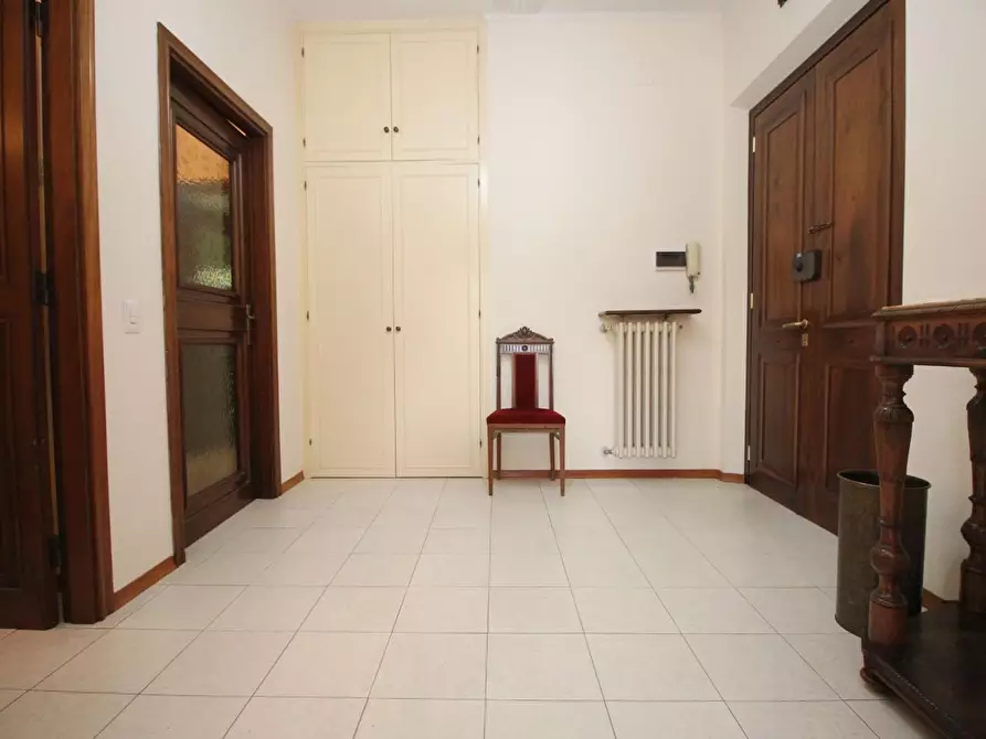 Immagine 12 di Appartamento in affitto  a Siena