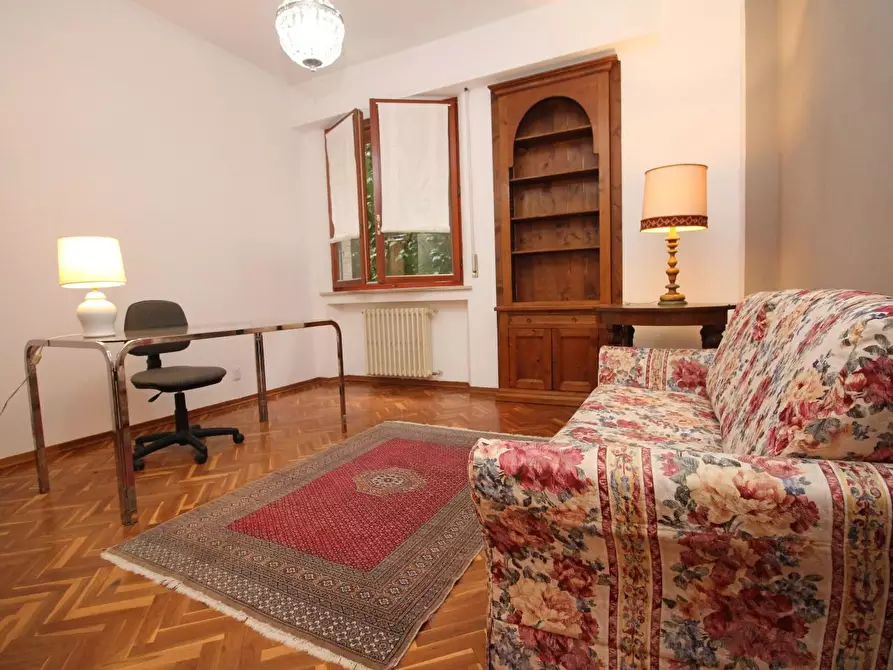 Immagine 13 di Appartamento in affitto  a Siena