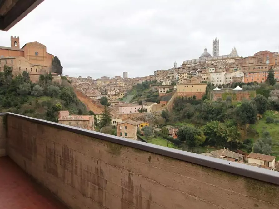 Immagine 2 di Appartamento in affitto  a Siena