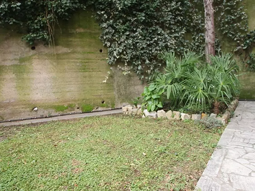 Immagine 22 di Appartamento in affitto  a Siena