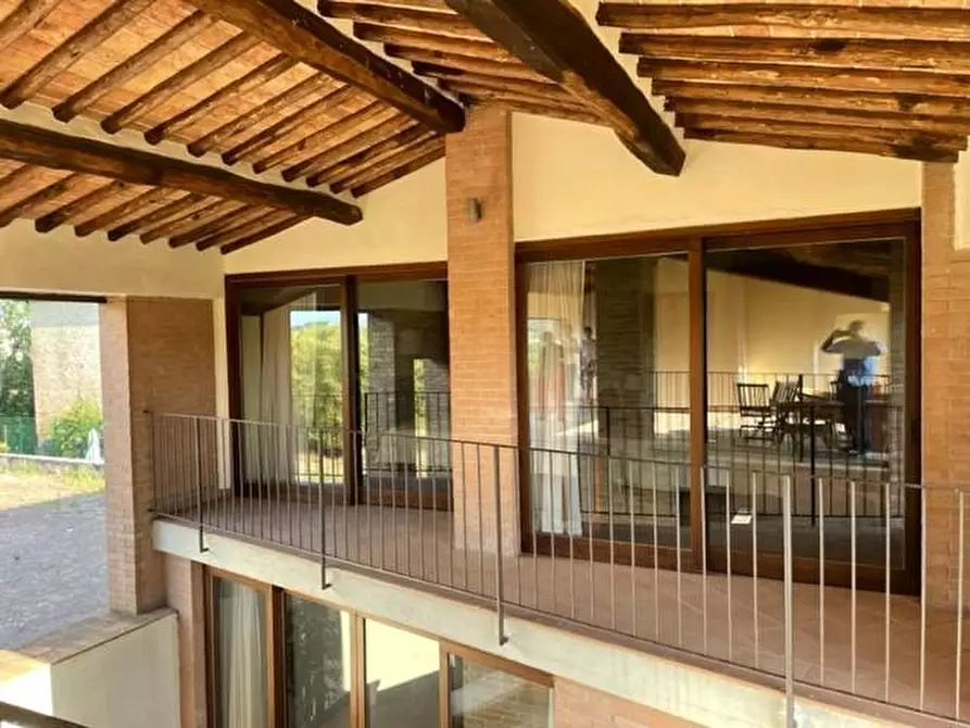 Immagine 1 di Casa colonica in vendita  a Siena