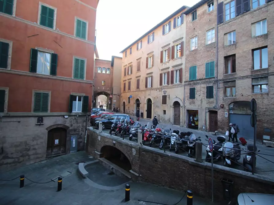 Immagine 10 di Appartamento in affitto  a Siena