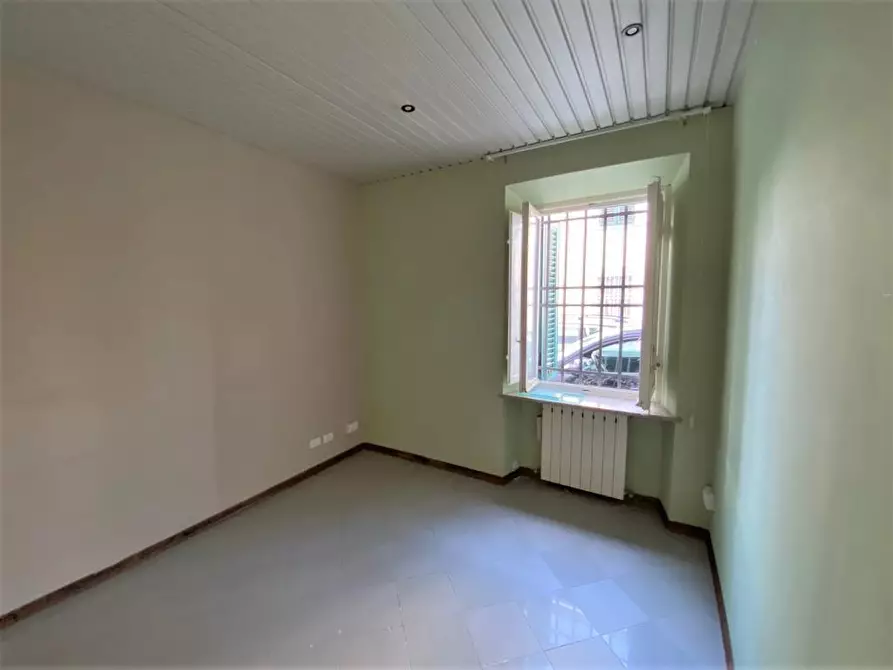 Immagine 9 di Ufficio in affitto  a Lucca