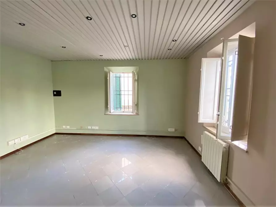 Immagine 6 di Ufficio in affitto  a Lucca