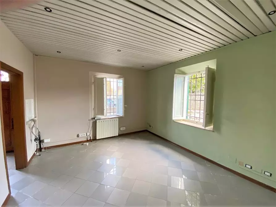 Immagine 5 di Ufficio in affitto  a Lucca