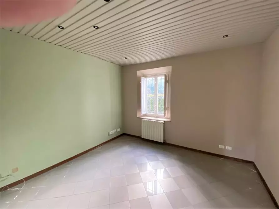 Immagine 7 di Ufficio in affitto  a Lucca