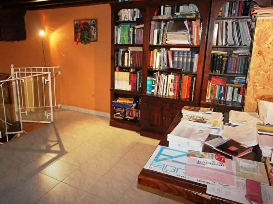 Immagine 17 di Appartamento in vendita  a Lucca