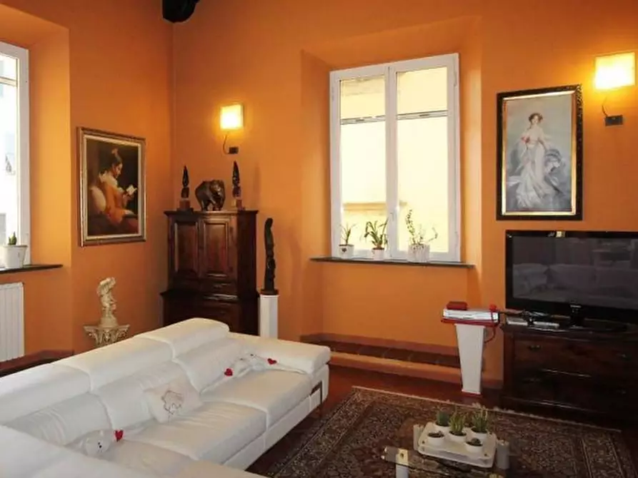 Immagine 4 di Appartamento in vendita  a Lucca