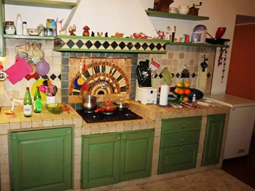 Immagine 21 di Appartamento in vendita  a Lucca