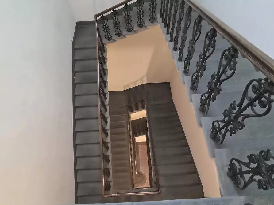 Immagine 4 di Ufficio in vendita  a Lucca