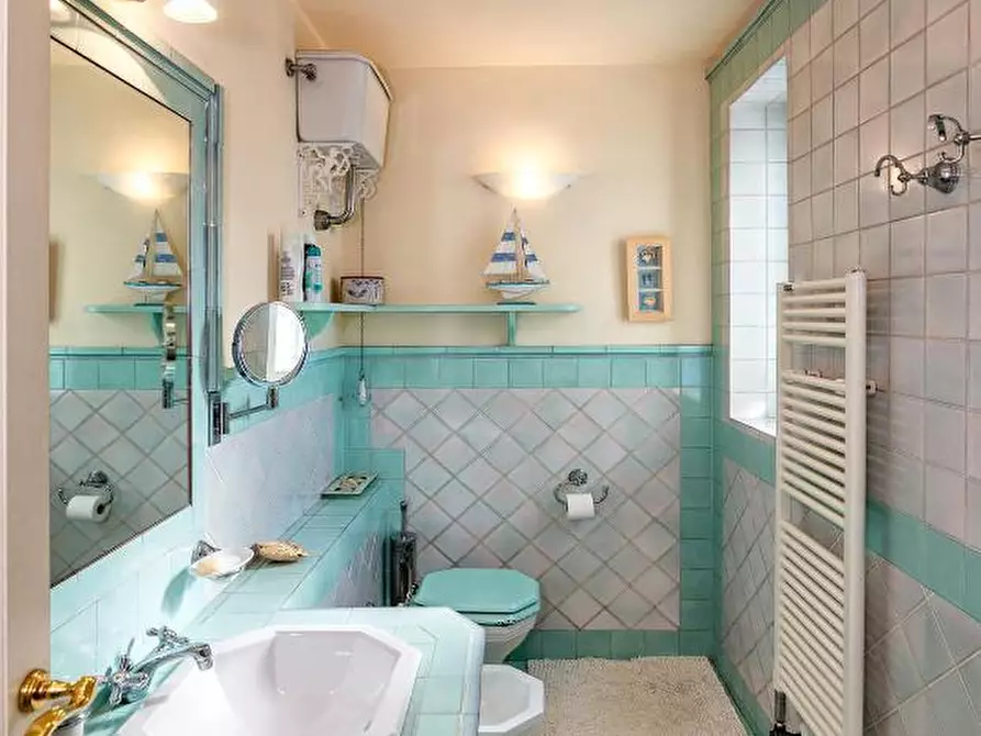 Immagine 5 di Villa in vendita  a Lucca