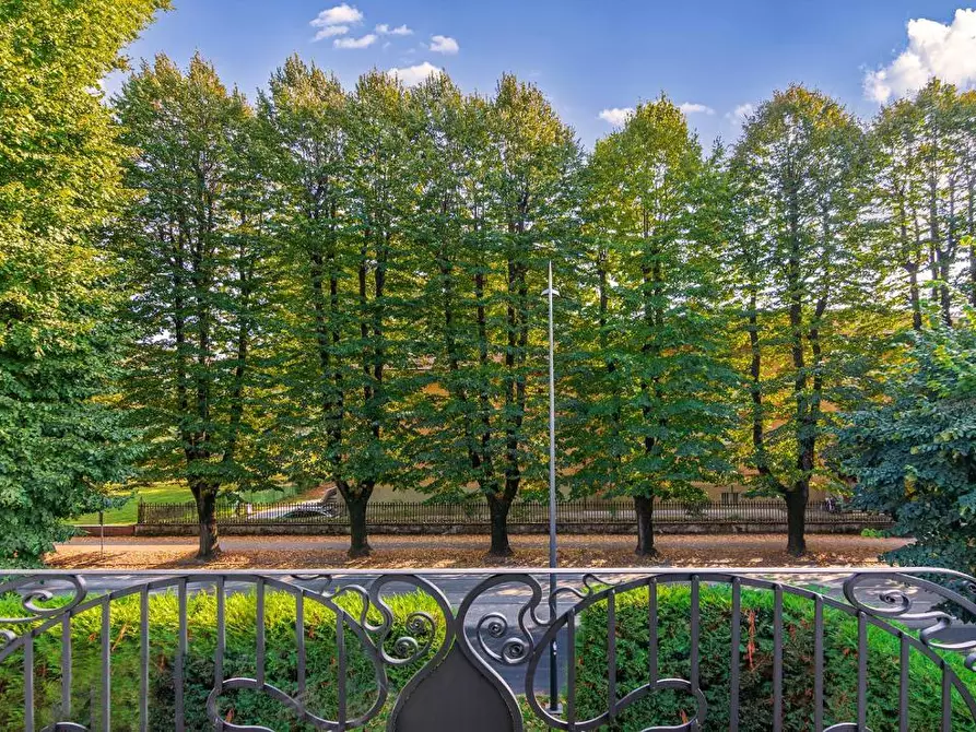 Immagine 12 di Villa in vendita  a Lucca