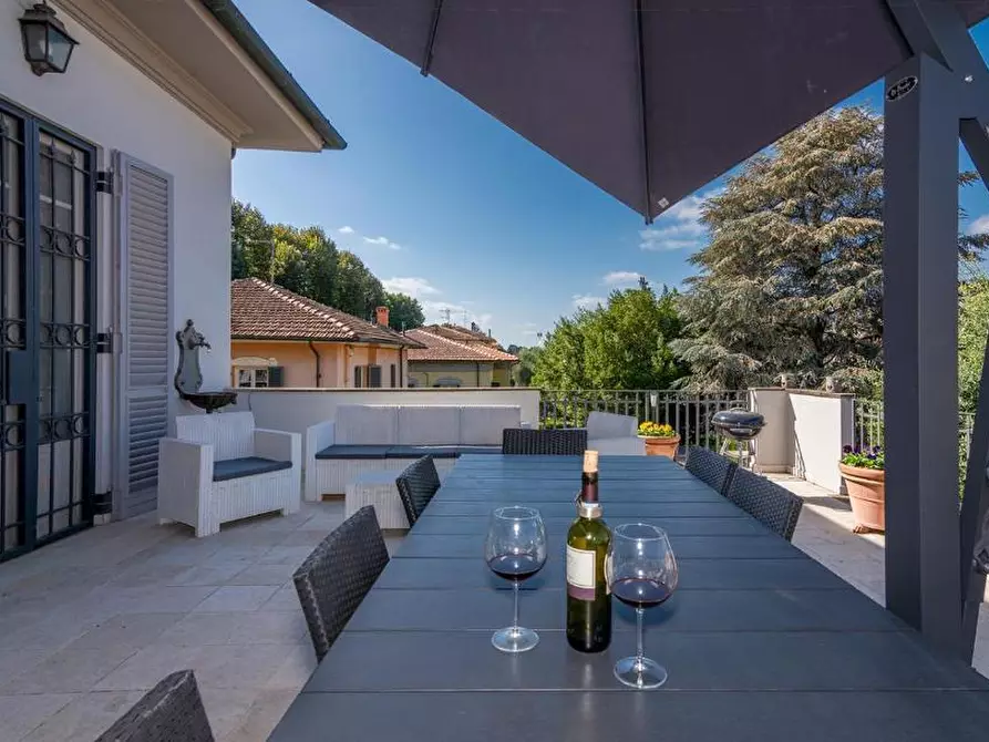 Immagine 11 di Villa in vendita  a Lucca