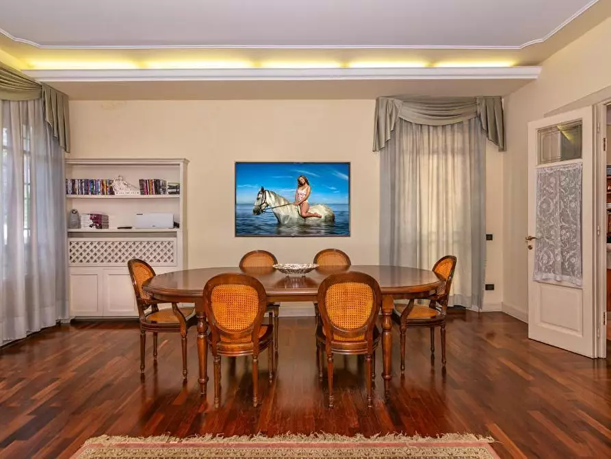 Immagine 24 di Villa in vendita  a Lucca