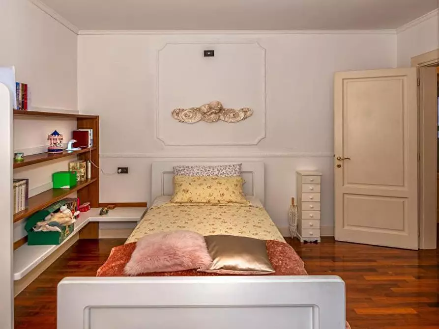 Immagine 14 di Villa in vendita  a Lucca