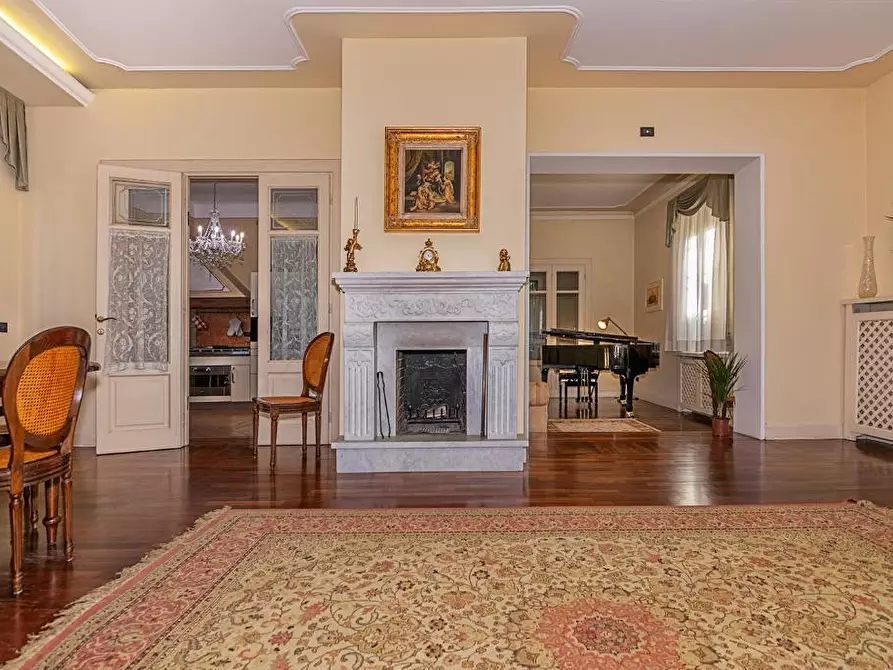 Immagine 26 di Villa in vendita  a Lucca