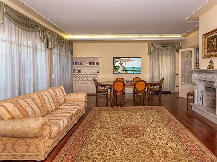 Immagine 25 di Villa in vendita  a Lucca