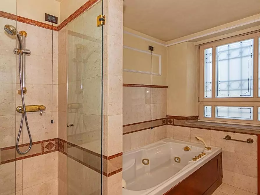 Immagine 35 di Villa in vendita  a Lucca