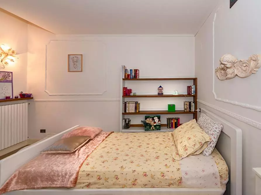 Immagine 37 di Villa in vendita  a Lucca