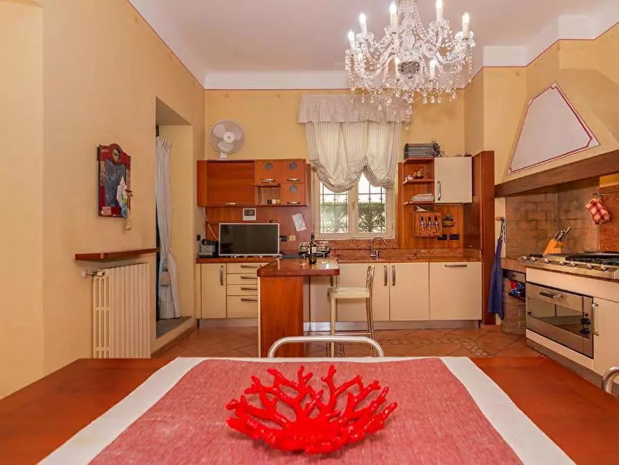 Immagine 36 di Villa in vendita  a Lucca