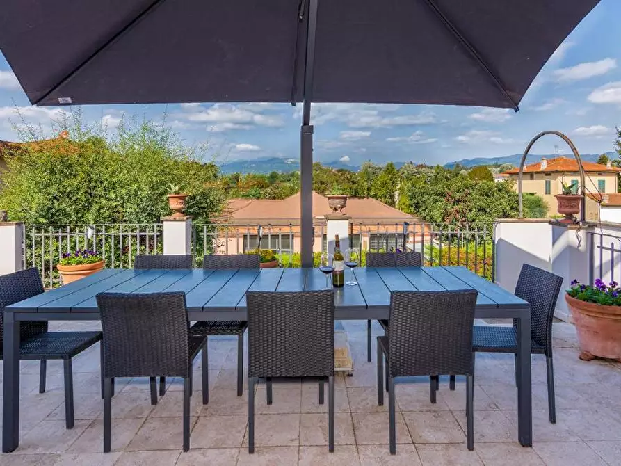 Immagine 19 di Villa in vendita  a Lucca