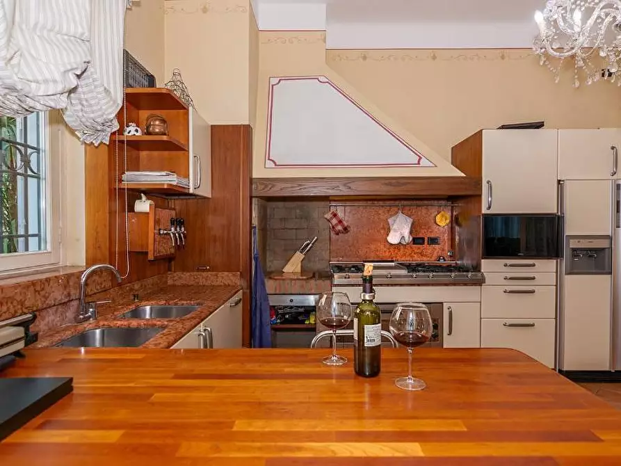 Immagine 34 di Villa in vendita  a Lucca