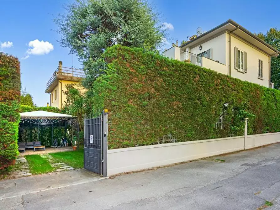 Immagine 7 di Villa in vendita  a Lucca