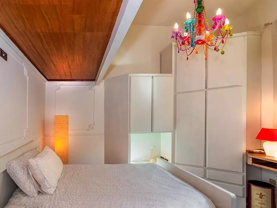 Immagine 9 di Villa in vendita  a Lucca