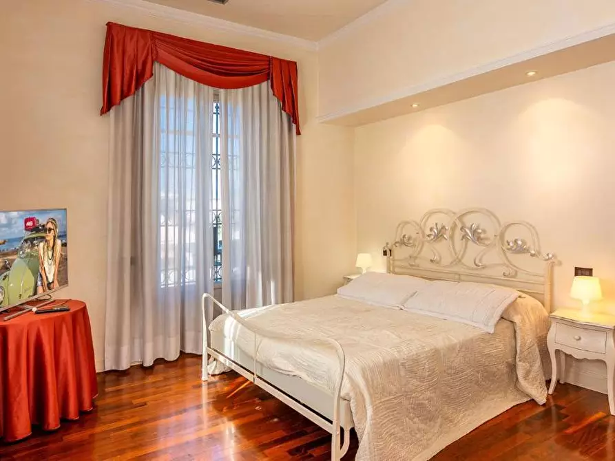 Immagine 39 di Villa in vendita  a Lucca