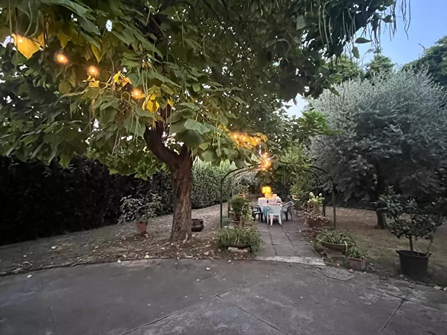 Immagine 81 di Villa in vendita  a Capannori