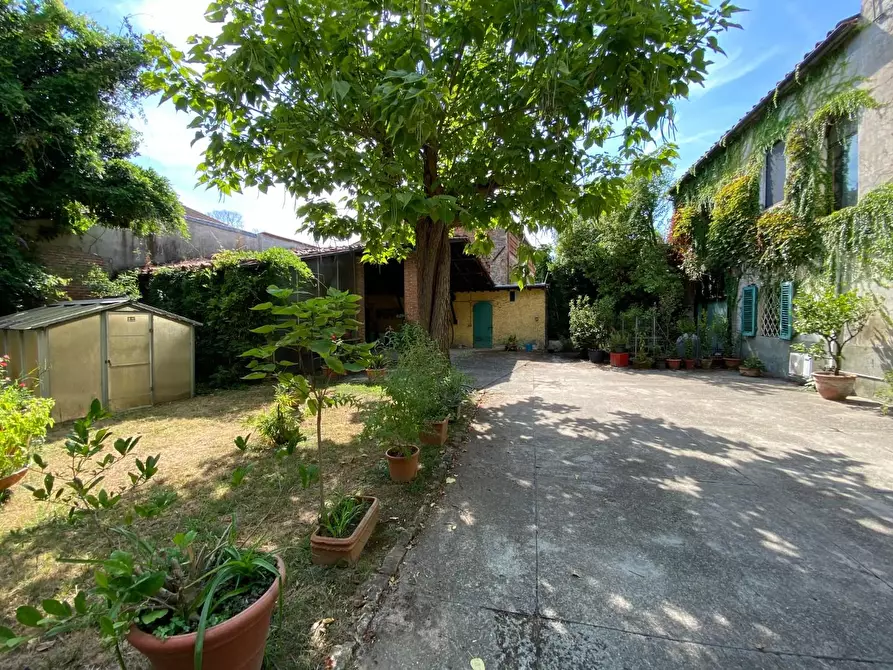 Immagine 70 di Villa in vendita  a Capannori