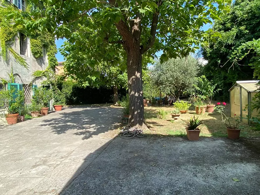 Immagine 65 di Villa in vendita  a Capannori