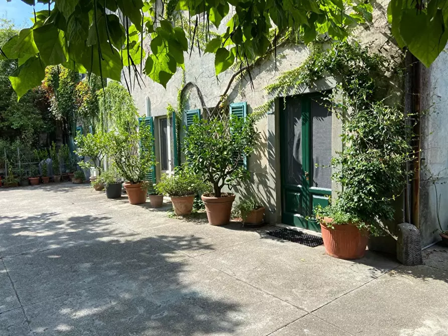 Immagine 59 di Villa in vendita  a Capannori