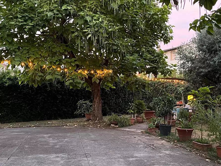 Immagine 79 di Villa in vendita  a Capannori