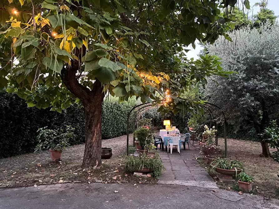 Immagine 77 di Villa in vendita  a Capannori