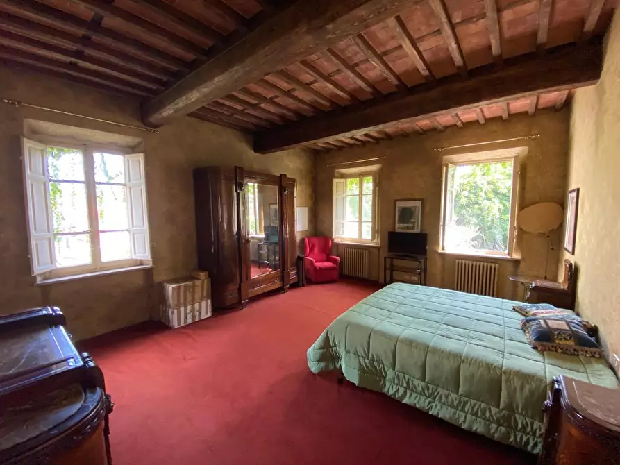 Immagine 34 di Villa in vendita  a Capannori