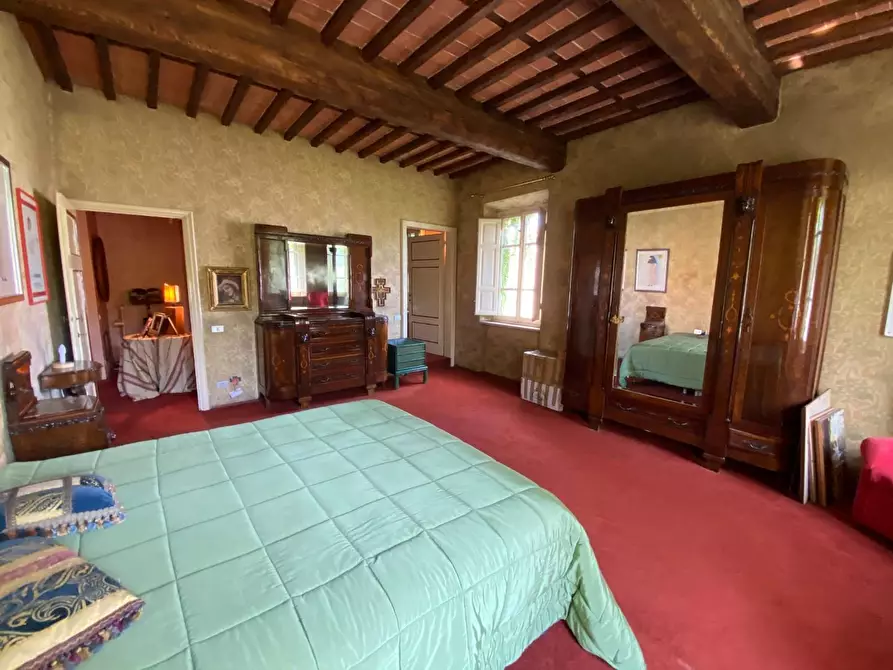 Immagine 37 di Villa in vendita  a Capannori