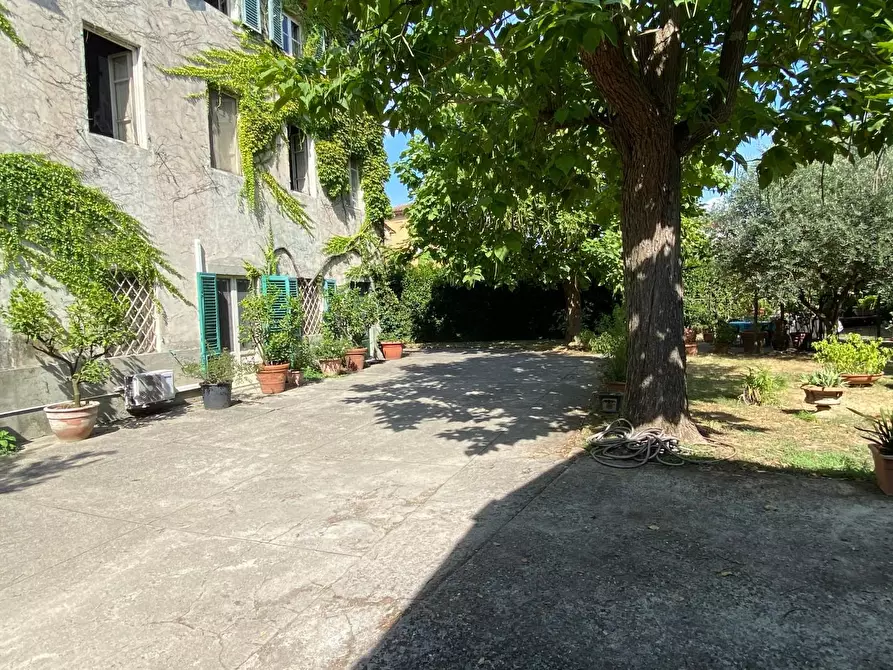 Immagine 66 di Villa in vendita  a Capannori