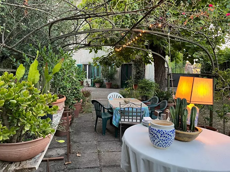 Immagine 83 di Villa in vendita  a Capannori