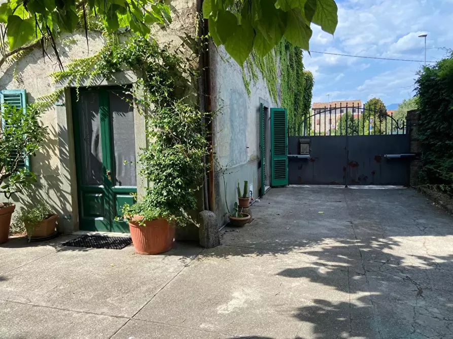 Immagine 72 di Villa in vendita  a Capannori