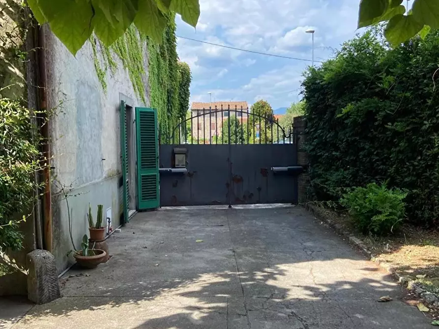 Immagine 71 di Villa in vendita  a Capannori