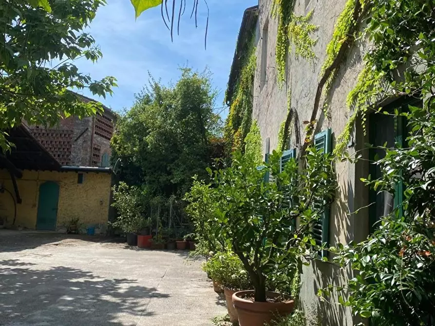 Immagine 74 di Villa in vendita  a Capannori