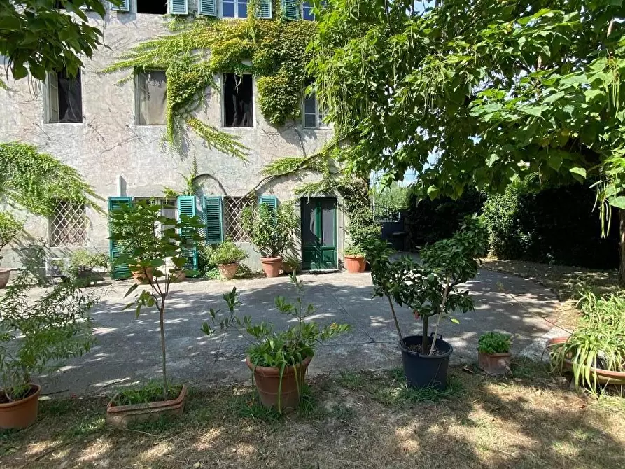 Immagine 63 di Villa in vendita  a Capannori