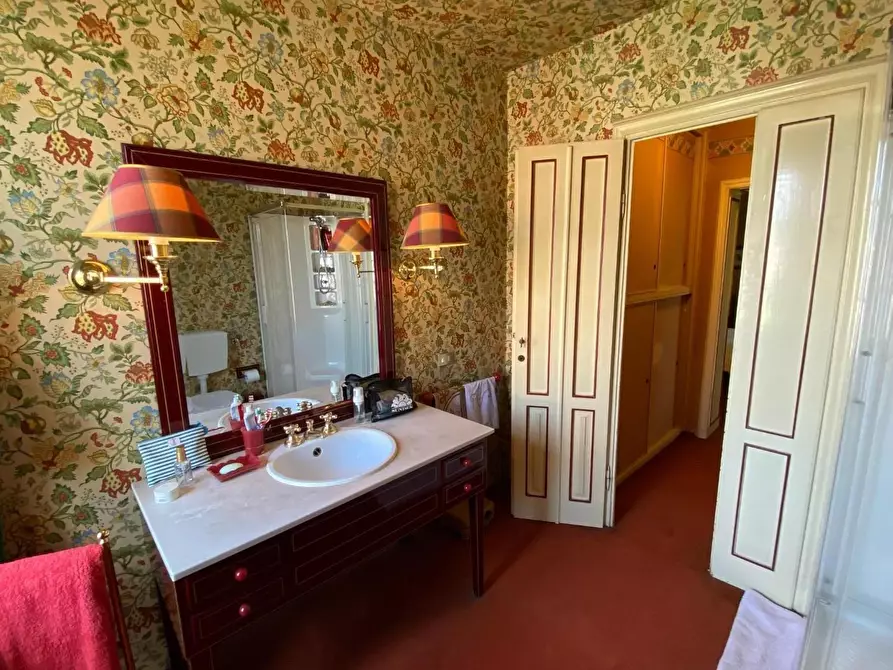 Immagine 43 di Villa in vendita  a Capannori